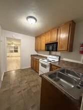 1002 N Royal Ave in Florence, AL - Building Photo - Building Photo