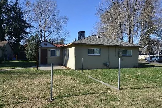 1146 Azusa St in Sacramento, CA - Foto de edificio - Building Photo