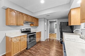 16107 W 141st Terrace in Olathe, KS - Foto de edificio - Building Photo