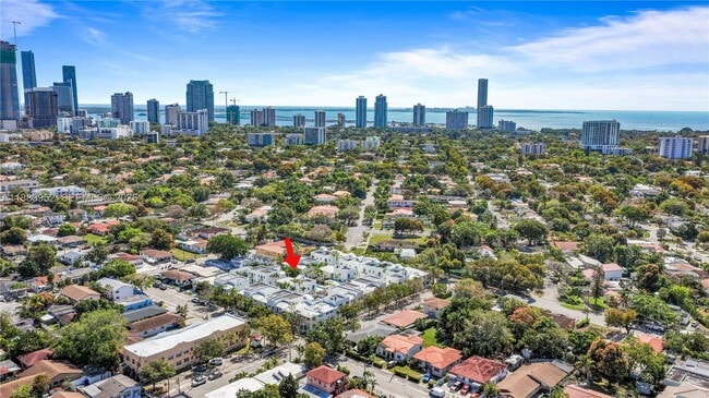 1045 SW 9th Ave in Miami, FL - Building Photo - Building Photo
