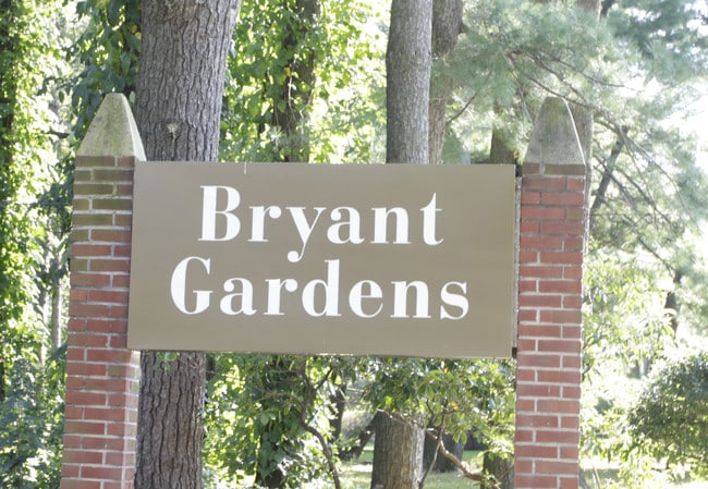 Bryant Gardens in White Plains, NY - Foto de edificio - Building Photo