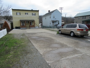 569 Pike St-Unit -B in Meadow Lands, PA - Building Photo - Building Photo