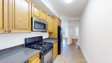 80 W Cottage St, Unit 3 in Boston, MA - Building Photo - Building Photo
