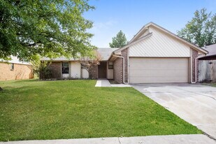 808 Waterview Rd in Oklahoma City, OK - Building Photo