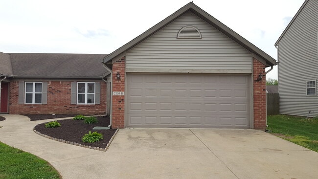 2109 Fincastle Way, Unit B in Lafayette, IN - Building Photo - Building Photo