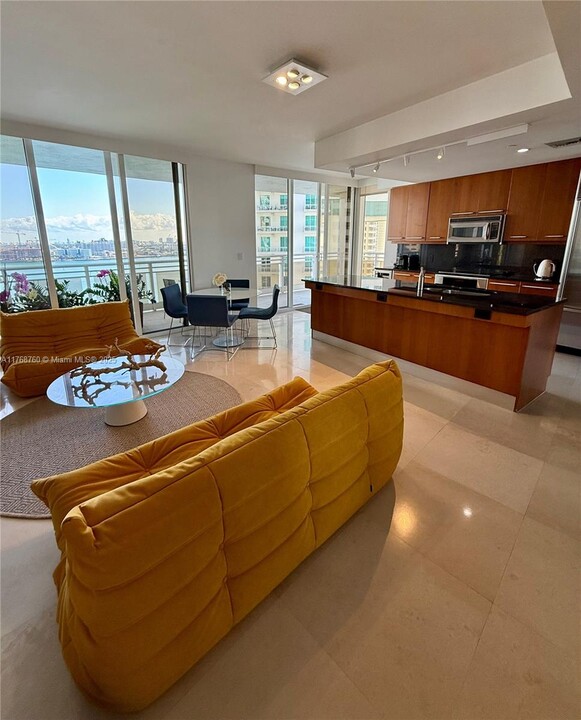901 Brickell Key Blvd, Unit 1608 in Miami, FL - Foto de edificio