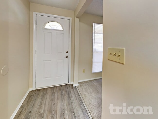 1227 Cimmaron Dr, Unit 302 in Orange Park, FL - Building Photo - Building Photo