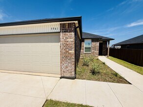 5941 Bradford Pear Ln in Edmond, OK - Building Photo - Building Photo