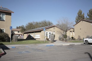 Desert Breeze Villas in Blythe, CA - Building Photo