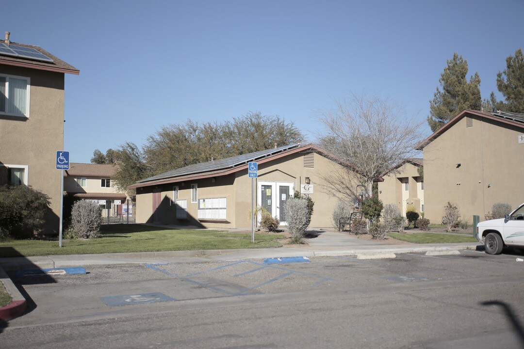 Desert Breeze Villas in Blythe, CA - Foto de edificio