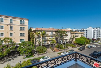 1379 Midvale Ave-Unit -307 in Los Angeles, CA - Building Photo - Building Photo