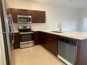 10491 W 34th Ct in Hialeah, FL - Building Photo - Building Photo