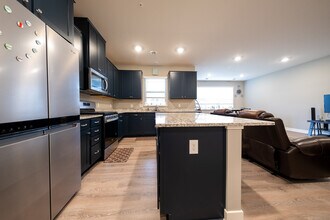 6464 Genevieve Trail in Cottage Grove, MN - Building Photo - Building Photo