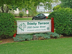 Trinity Terrace in Racine, WI - Foto de edificio - Building Photo