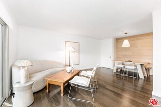 141 S Clark Dr in West Hollywood, CA - Building Photo - Building Photo