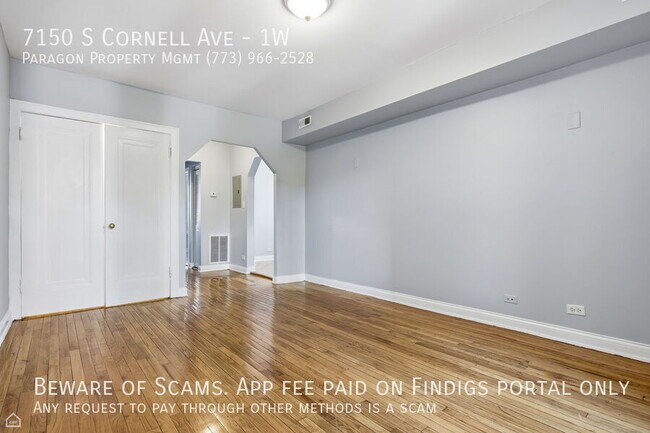 7150 S Cornell Ave in Chicago, IL - Foto de edificio - Building Photo