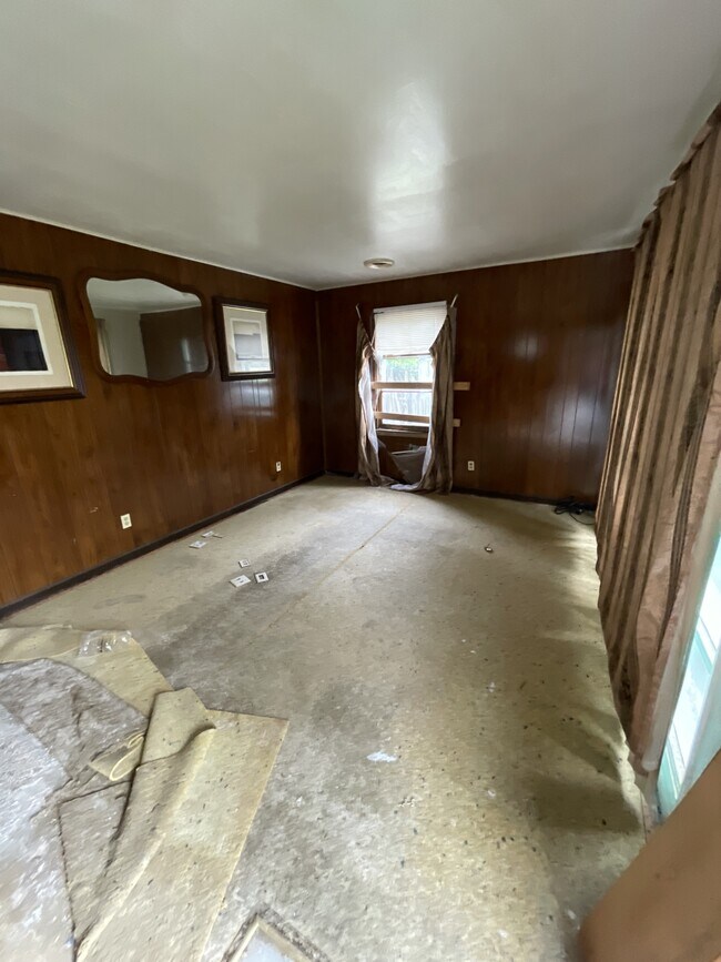 property at 6 Delores Dr