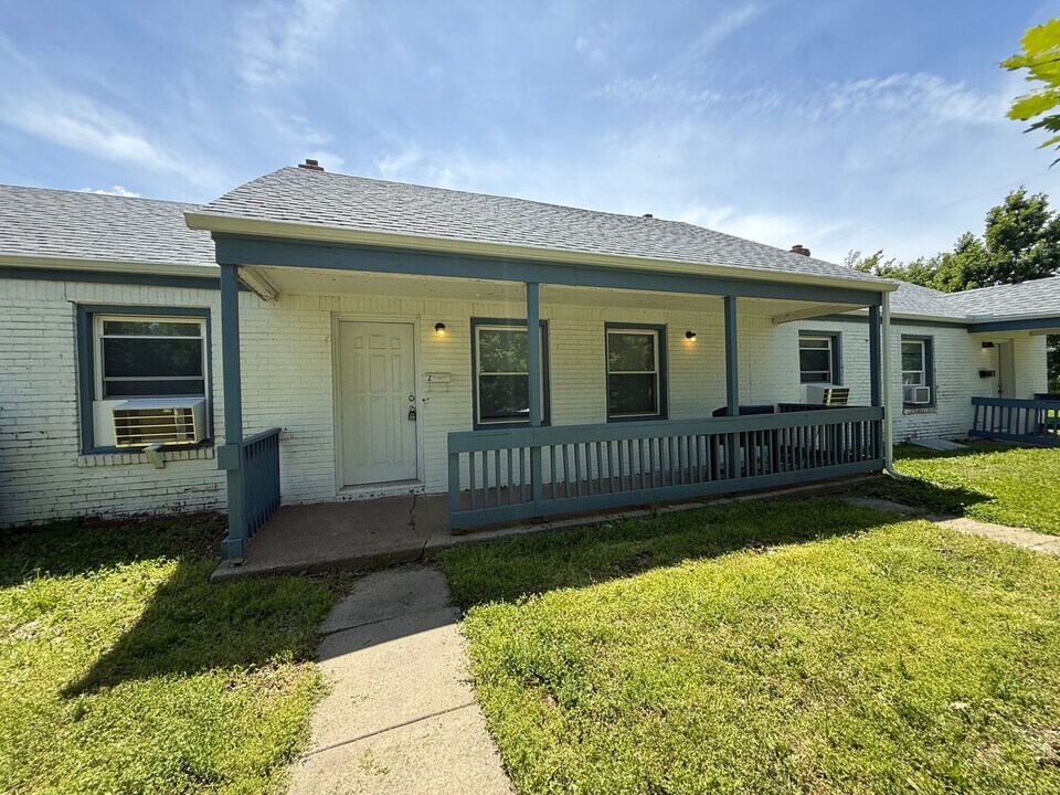 857 N Glendale Ave in Wichita, KS - Building Photo
