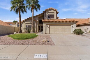 14252 S 43rd Pl in Phoenix, AZ - Building Photo