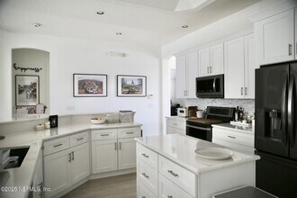 209 Edgewater Branch Dr in Jacksonville, FL - Building Photo - Building Photo