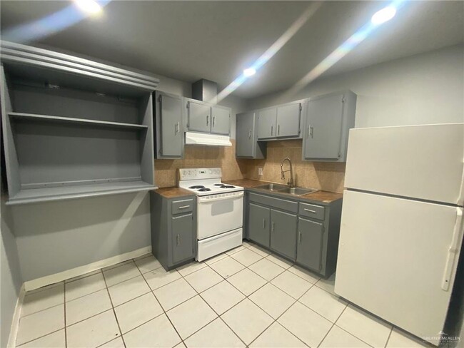 1920 E Iowa Rd in Edinburg, TX - Building Photo - Building Photo