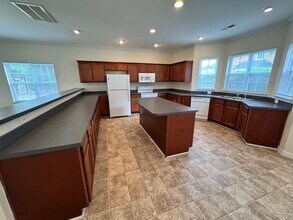 214 Molly Ct in Cary, NC - Building Photo - Building Photo