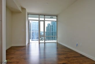 Ariel in San Diego, CA - Foto de edificio - Building Photo