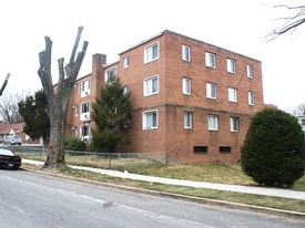 2826 Hartford St SE Apartamentos