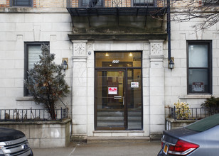 Landau Apartments in Brooklyn, NY - Foto de edificio - Building Photo