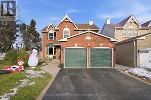 32 Hearne Crescent in Ajax, ON - Building Photo