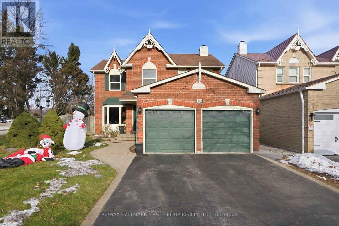 32 Hearne Crescent in Ajax, ON - Building Photo