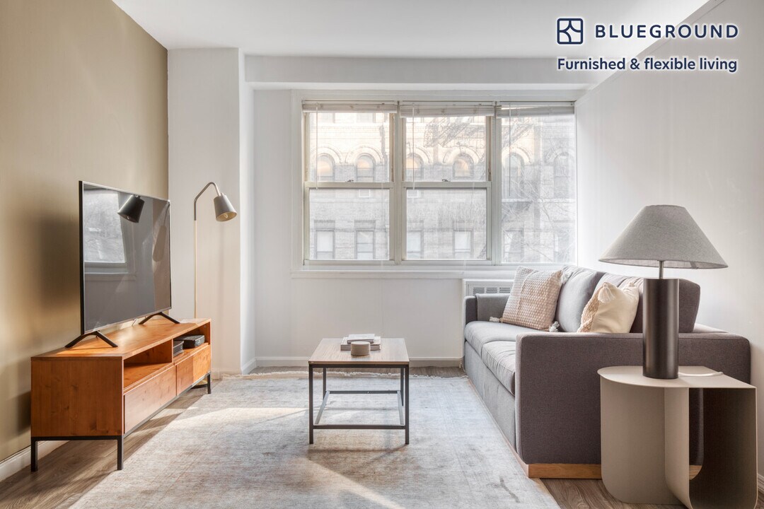 420 E 80th St-Unit -FL4-ID198 in New York, NY - Building Photo