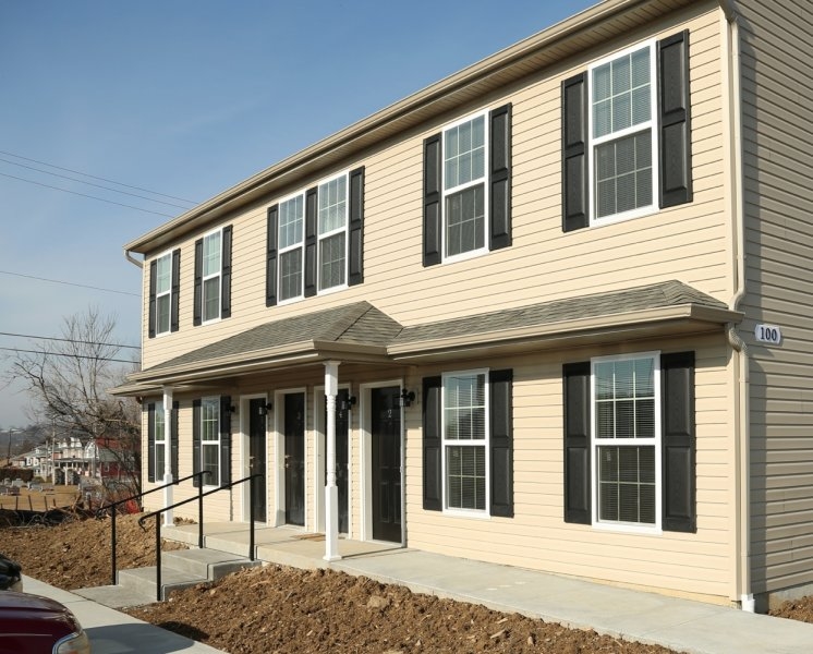 State Street Villas in Hamburg, PA - Building Photo