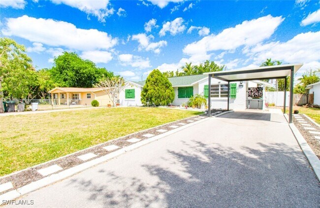 3577 Hibiscus Ave in Naples, FL - Building Photo - Building Photo