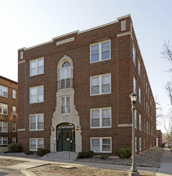 2284 Highland Pky in St. Paul, MN - Building Photo