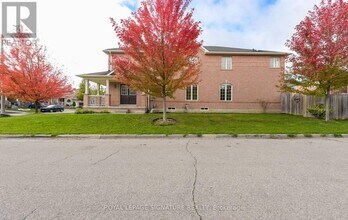 36 Capistro St in Brampton, ON - Building Photo - Building Photo