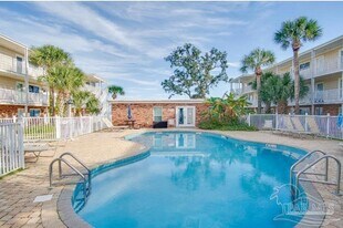 710 Scenic Hwy, Unit 323 in Pensacola, FL - Building Photo