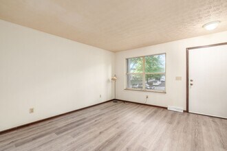 4838 Dierker Rd in Columbus, OH - Building Photo - Building Photo