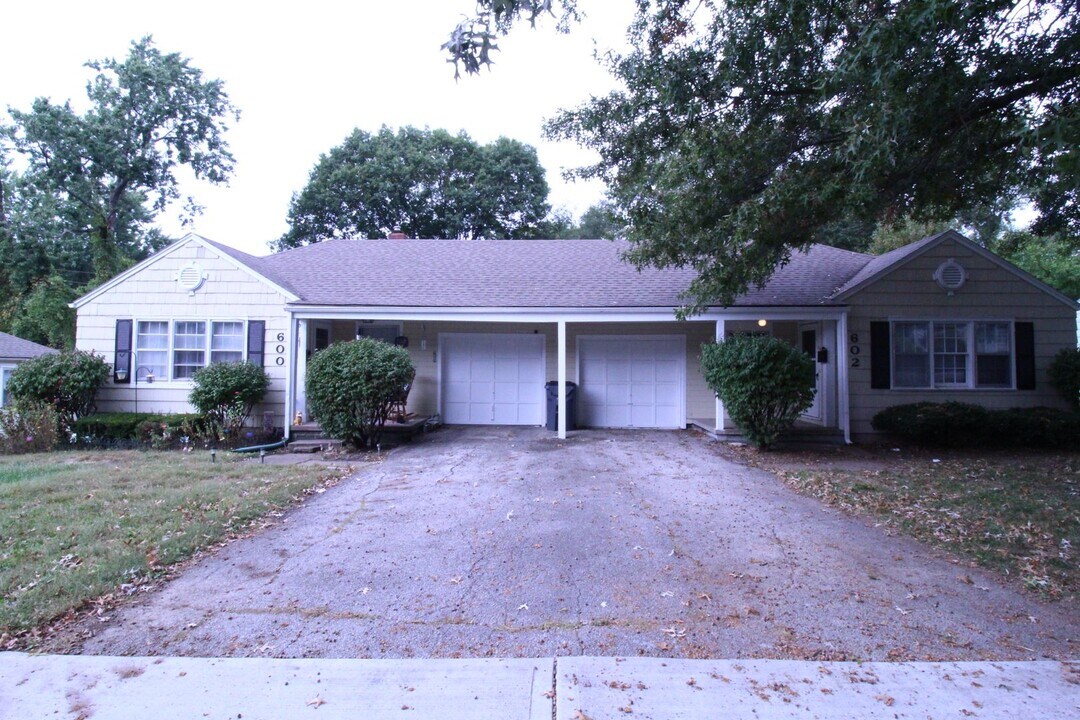 602 E Glendale St in Olathe, KS - Building Photo