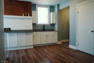 225 Somerset St in Bound Brook, NJ - Foto de edificio - Building Photo