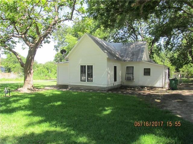 131 N 2nd St in Walnut Springs, TX - Building Photo - Building Photo