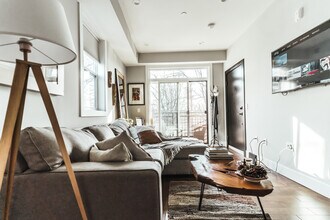 1101 Fern St NW, Unit 202 in Washington, DC - Foto de edificio - Building Photo