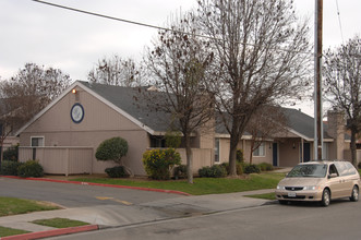 Westmarc Apartments in Fresno, CA - Building Photo - Building Photo