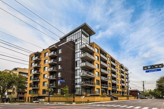 property at 795 Chem. du Bord-du-Lac-Lakeshore