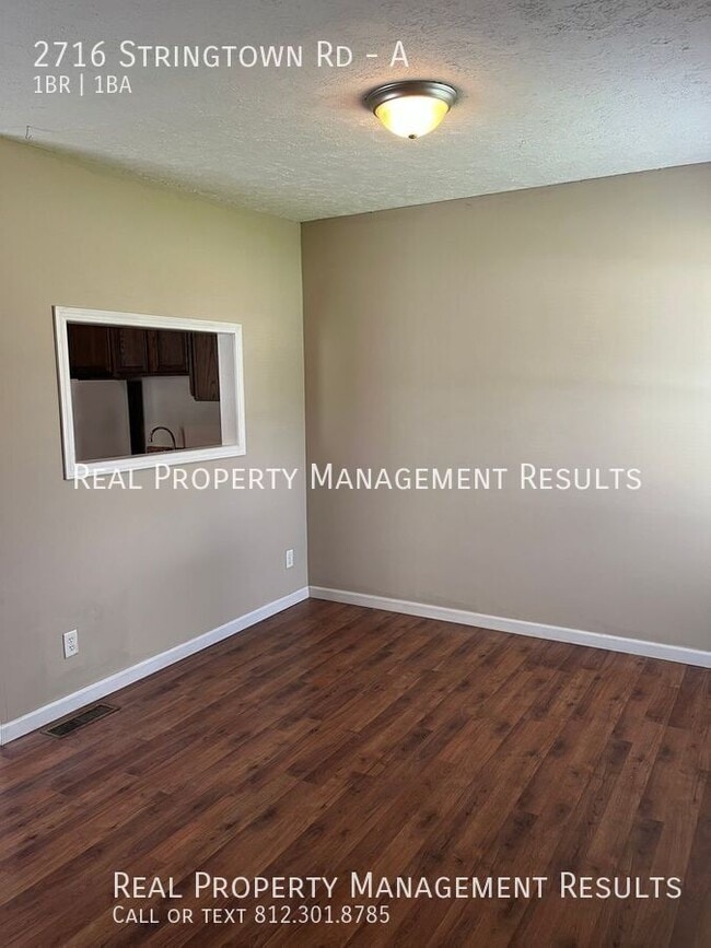2716 Stringtown Rd in Evansville, IN - Building Photo - Building Photo