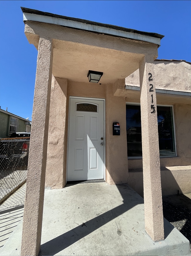 2215 S Burnside Ave, Unit 2215