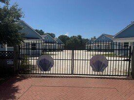 419 W Concho St in Rockport, TX - Building Photo