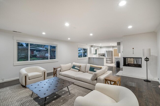 property at 450 SW Frenwood Way