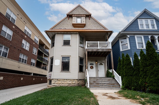1627 N Farwell Ave, Unit B - LOWER