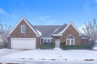 1960 Chimneyrock Blvd E in Cordova, TN - Building Photo